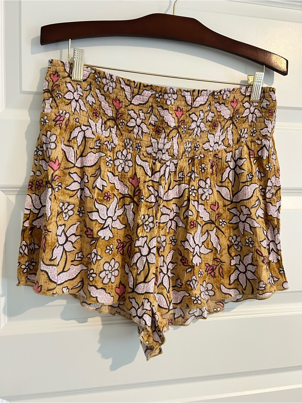 Aerie Smocked High Waist Floral Shorts Tan Pink Size XL